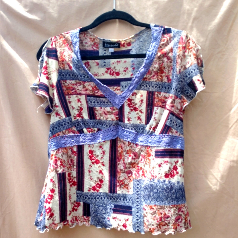 b.i.y.a.y.c.d.a.  Lg V-Neck split sleeve shirt